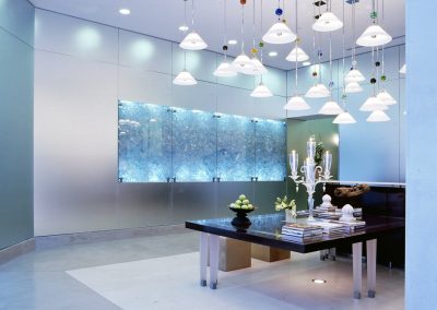 Living room with lamps table and fruits